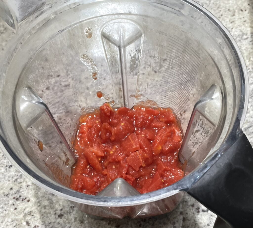 tomatoes in blender