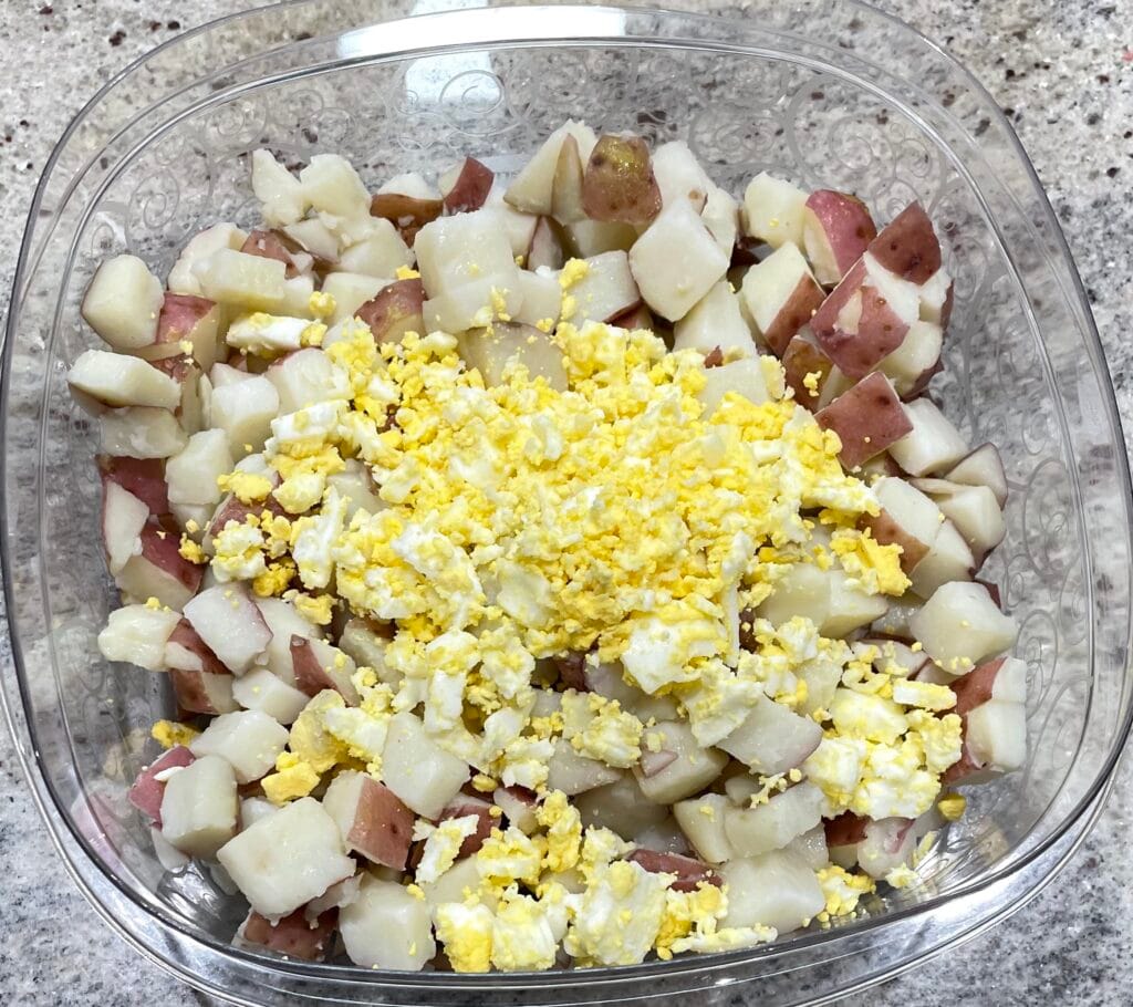 Add eggs to potatoes Add eggs to potatoes