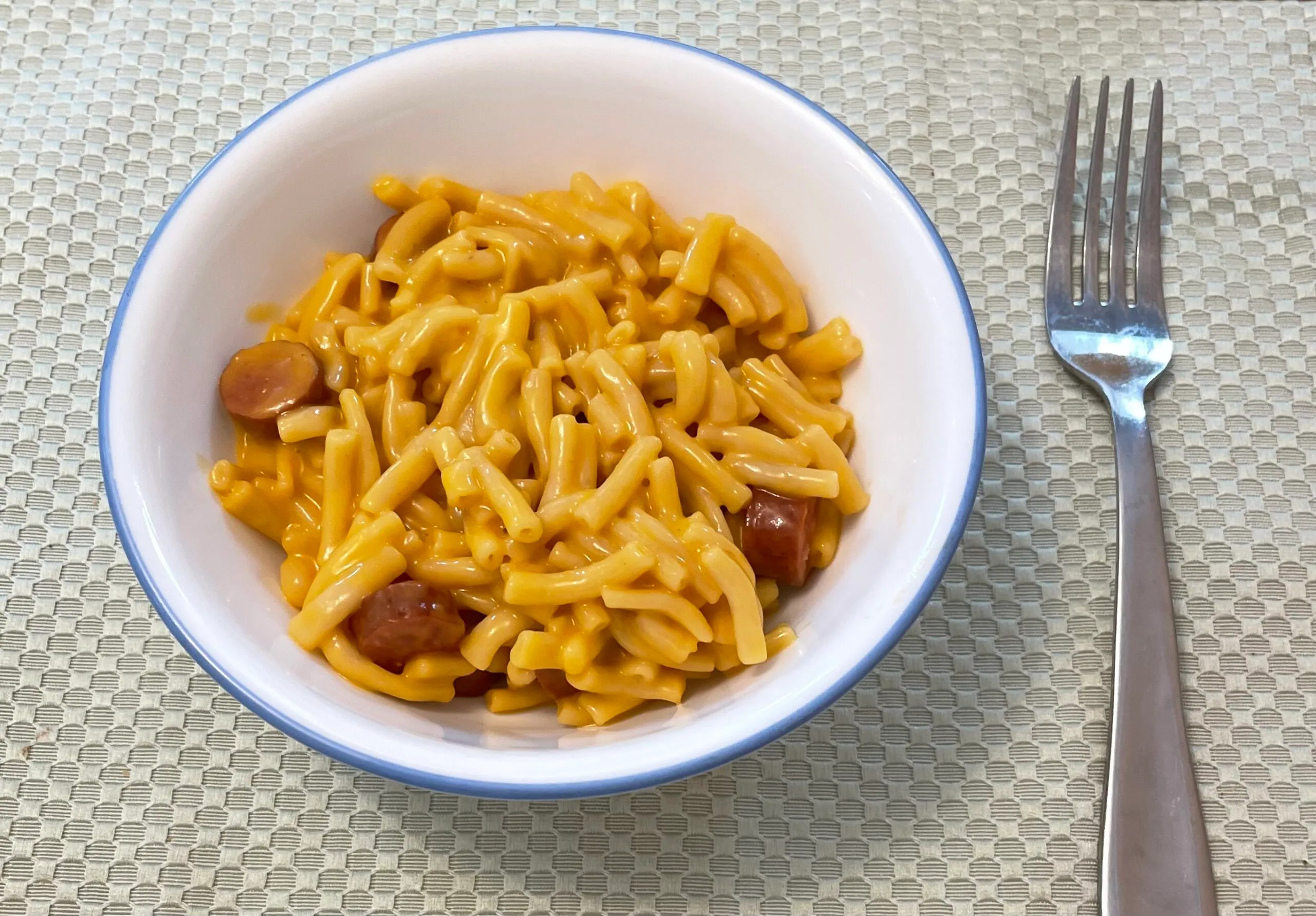 mac and cheese with hot dogs