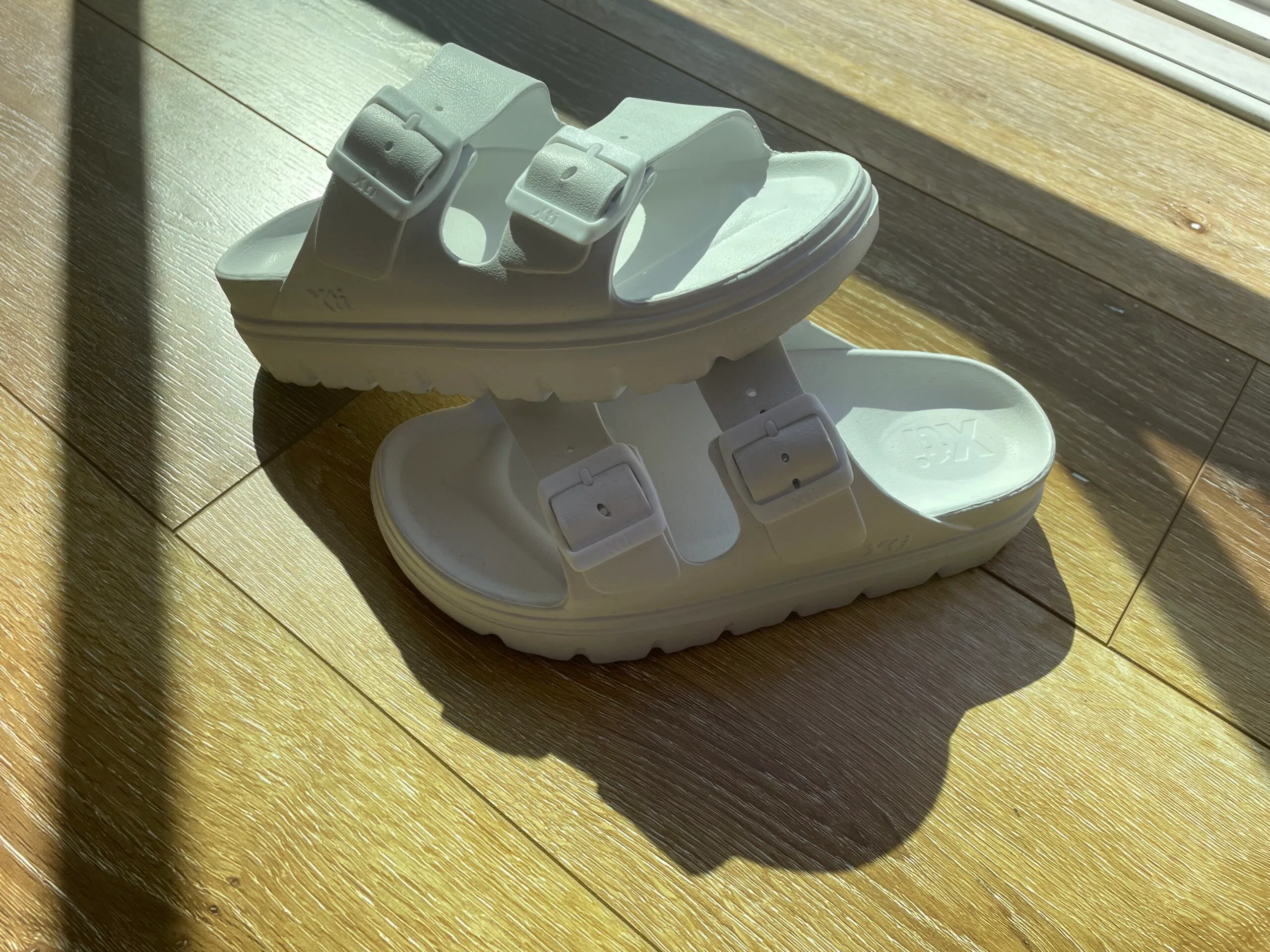 XTI Women's Rubber Flat Sandals White